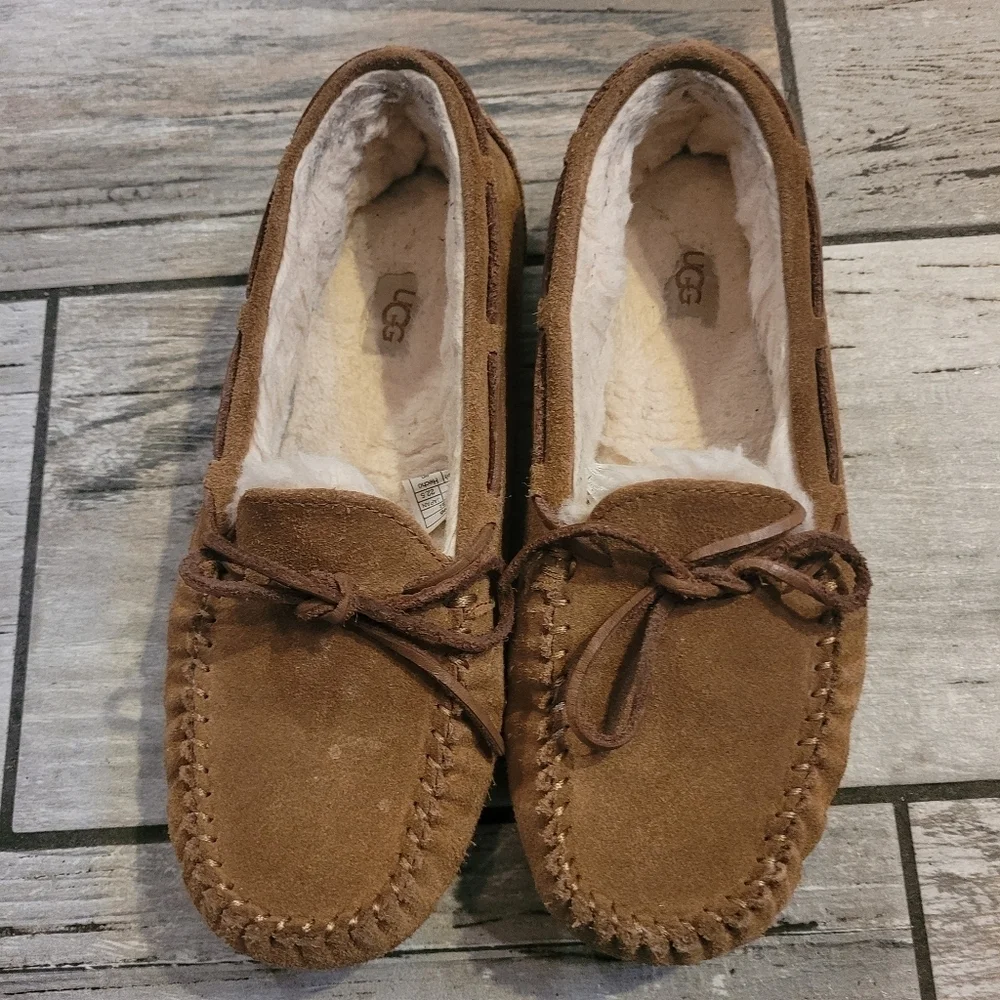 UGG Dakota slippers Girls size 4 chestnut brown water resistant suede comfy cozy